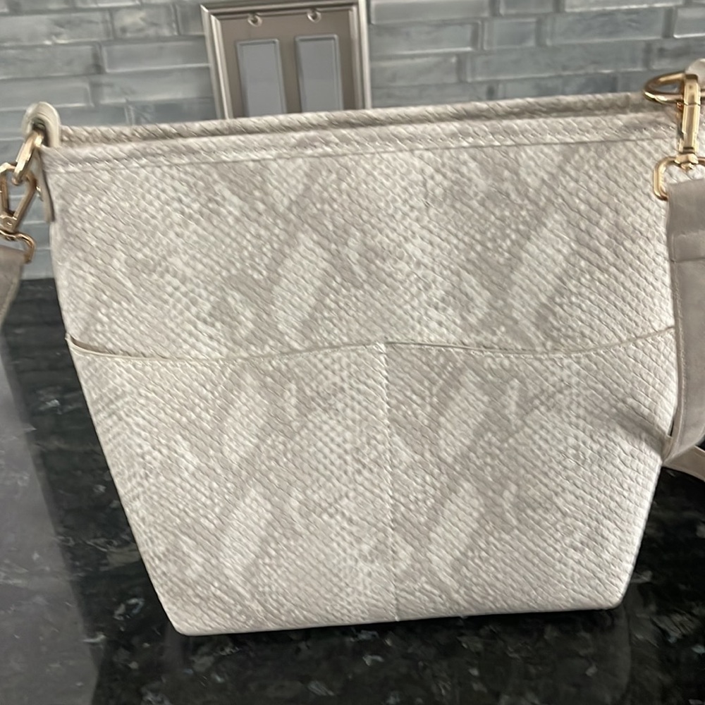 Handbag - Picture 2 of 4